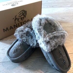 Manitobah Tipi Slippers Womens Charcoal Suede Rabbit Fur Beaded Mukluk